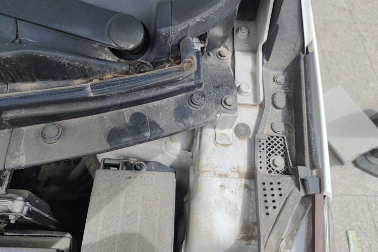 Used CHANGAN KAICHENG Oushang A600 2017 1.5L Manual Luxury Model Engine Bay Left