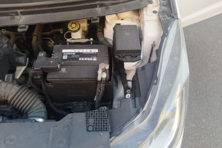 Used CHANGAN KAICHENG Oushang A600 2017 1.5L Manual Luxury Model Engine Bay Left
