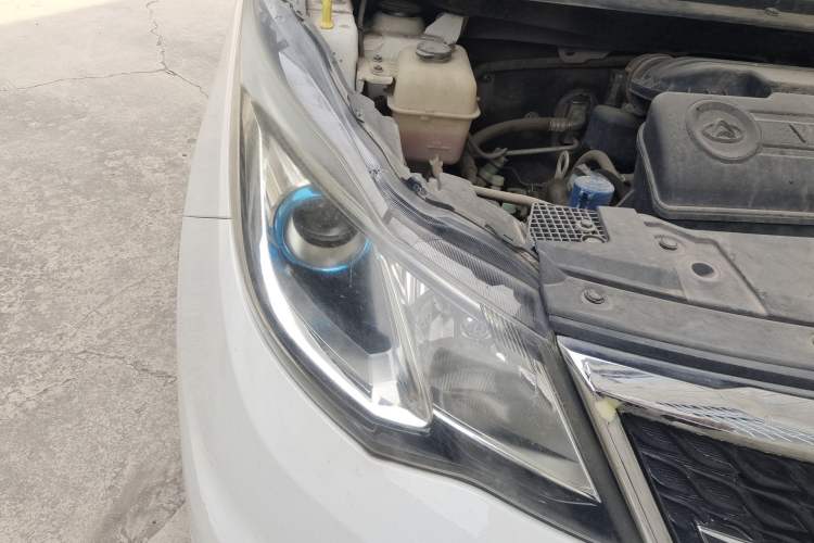 Used CHANGAN KAICHENG Oushang A600 2017 1.5L Manual Luxury Model Engine Bay Right