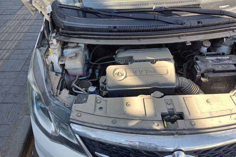 Used CHANGAN KAICHENG Oushang A600 2017 1.5L Manual Luxury Model Engine Bay Right