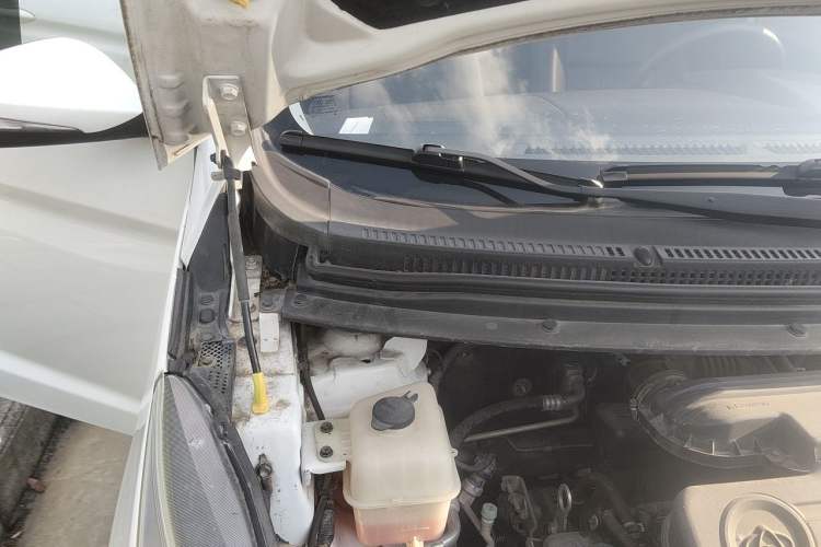 Used CHANGAN KAICHENG Oushang A600 2017 1.5L Manual Luxury Model Engine Bay Right