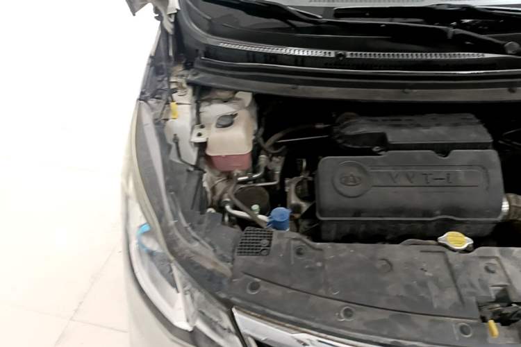 Used CHANGAN KAICHENG Oushang A600 2017 1.5L Manual Luxury Model Engine Bay Right