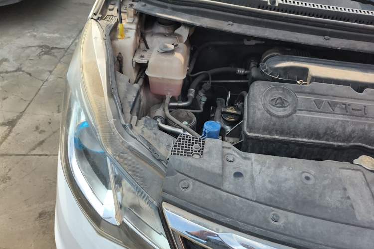 Used CHANGAN KAICHENG Oushang A600 2017 1.5L Manual Luxury Model Engine Bay Right