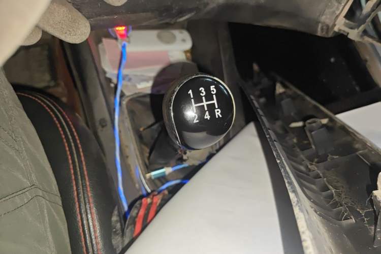 Used CHANGAN KAICHENG Oushang A600 2017 1.5L Manual Luxury Model Gear Lever