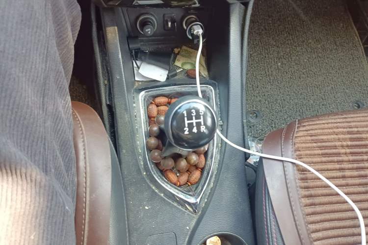 Used CHANGAN KAICHENG Oushang A600 2017 1.5L Manual Luxury Model Gear Lever