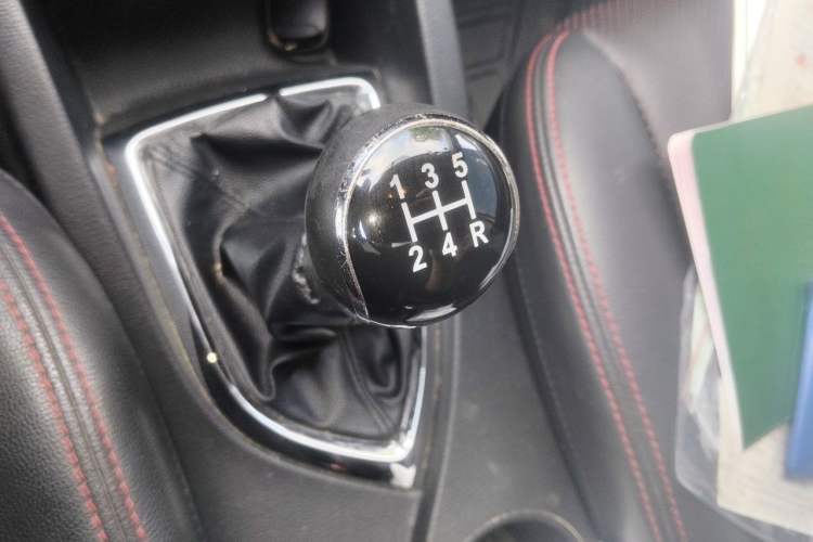 Used CHANGAN KAICHENG Oushang A600 2017 1.5L Manual Luxury Model Gear Lever