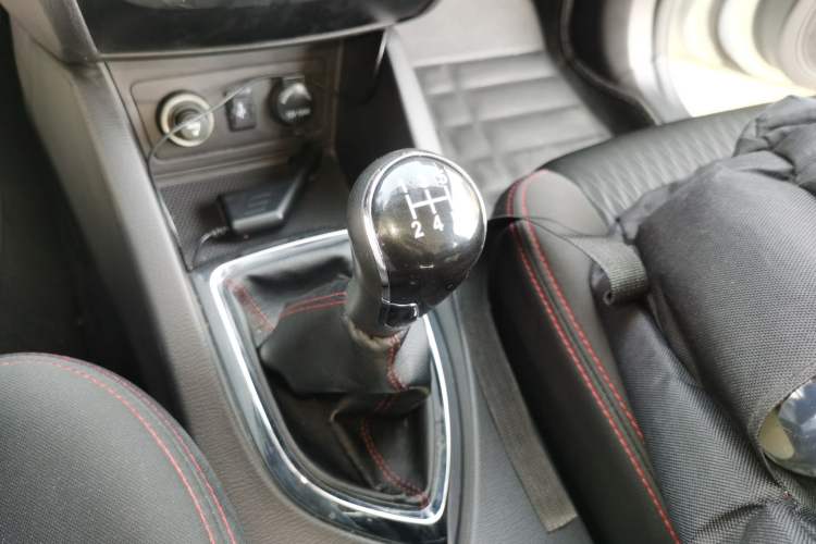Used CHANGAN KAICHENG Oushang A600 2017 1.5L Manual Standard Edition Gear Lever