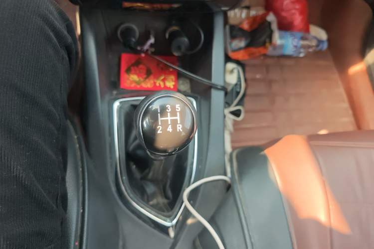 Used CHANGAN KAICHENG Oushang A600 2017 1.5L Manual Luxury Model Gear Lever