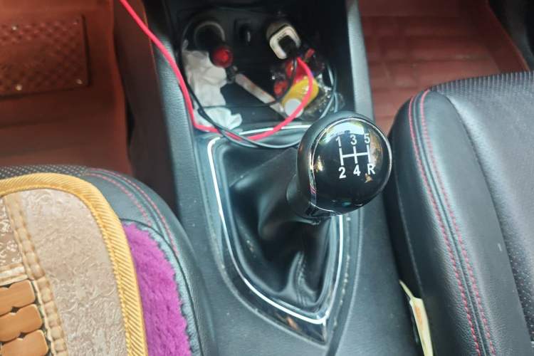 Used CHANGAN KAICHENG Oushang A600 2017 1.5L Manual Luxury Model Gear Lever