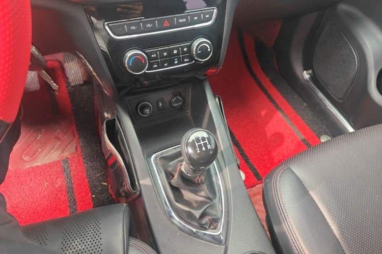 Used CHANGAN KAICHENG Oushang A600 2017 1.5L Manual Luxury Model Gear Lever