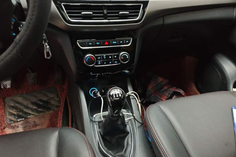 Used CHANGAN KAICHENG Oushang A600 2017 1.5L Manual Smart Connect Version Gear Lever