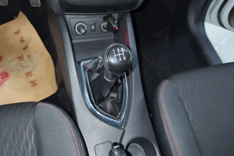 Used CHANGAN KAICHENG Oushang A600 2017 1.5L Manual Standard Edition Gear Lever