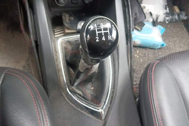 Used CHANGAN KAICHENG Oushang A600 2017 1.5L Manual Luxury Model Gear Lever