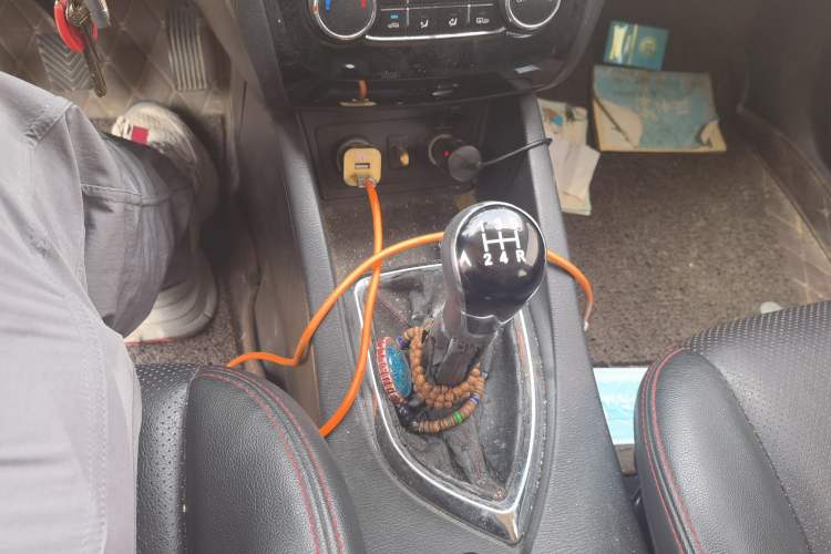 Used CHANGAN KAICHENG Oushang A600 2017 1.5L Manual Luxury Model Gear Lever