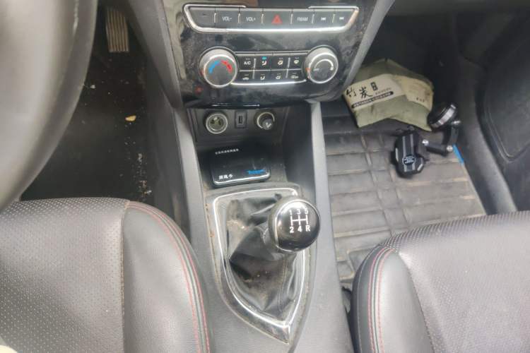 Used CHANGAN KAICHENG Oushang A600 2017 1.5L Manual Luxury Model Gear Lever