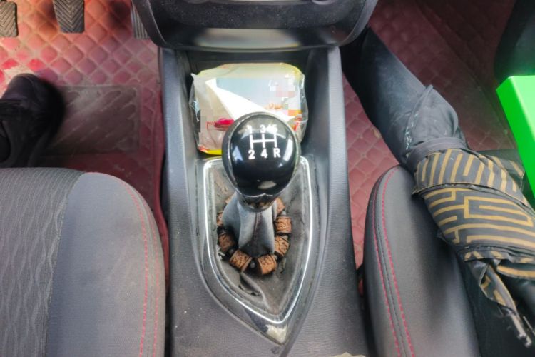 Used CHANGAN KAICHENG Oushang A600 2017 1.5L Manual Standard Edition Gear Lever