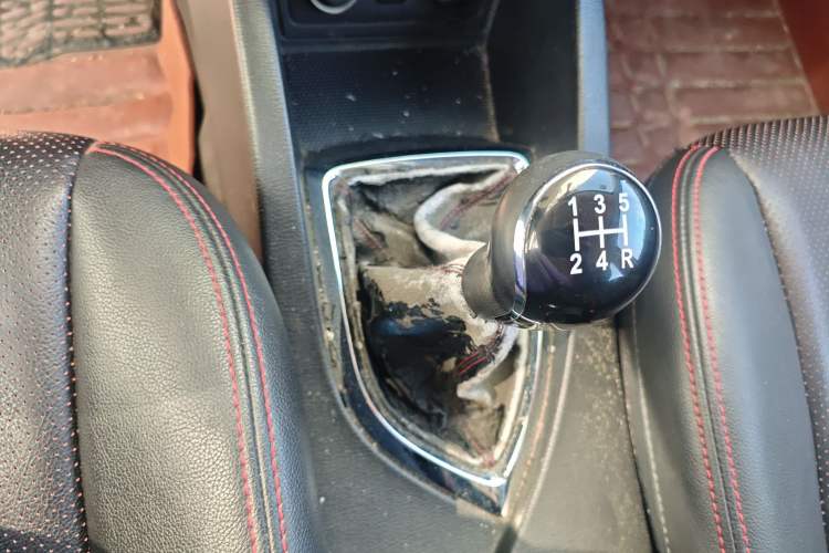 Used CHANGAN KAICHENG Oushang A600 2017 1.5L Manual Luxury Model Gear Lever