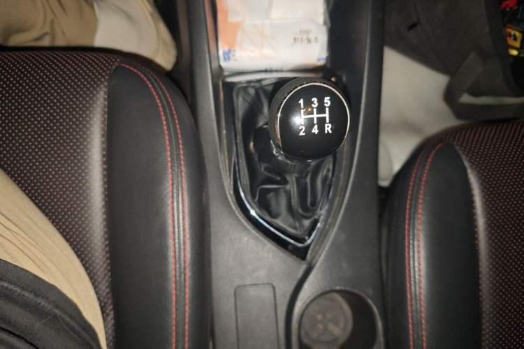 Used CHANGAN KAICHENG Oushang A600 2017 1.5L Manual Luxury Model Gear Lever