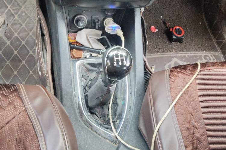 Used CHANGAN KAICHENG Oushang A600 2017 1.5L Manual Standard Edition Gear Lever