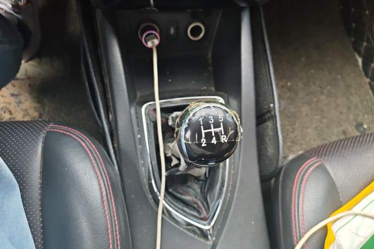 Used CHANGAN KAICHENG Oushang A600 2017 1.5L Manual Luxury Model Gear Lever