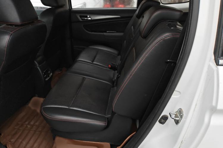Used CHANGAN KAICHENG Oushang A600 2017 1.5L Manual Luxury Model Interior 1