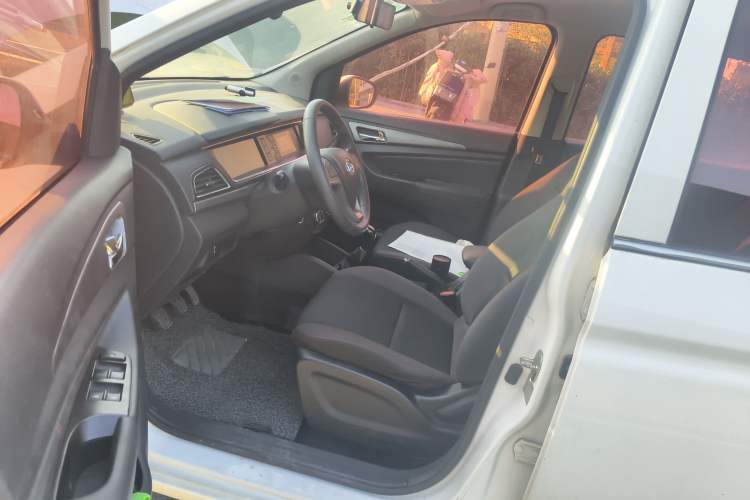 Used CHANGAN KAICHENG Oushang A600 2017 1.5L Manual Standard Edition Interior 3