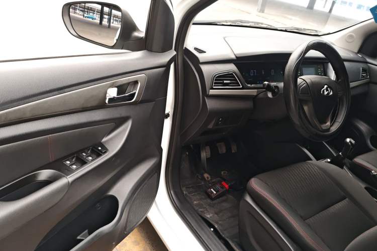 Used CHANGAN KAICHENG Oushang A600 2017 1.5L Manual Standard Edition Interior 3