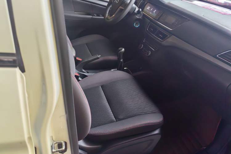 Used CHANGAN KAICHENG Oushang A600 2017 1.5L Manual Standard Edition Interior 4