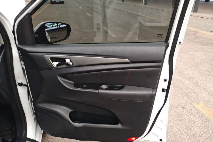 Used CHANGAN KAICHENG Oushang A600 2017 1.5L Manual Standard Edition Interior 5
