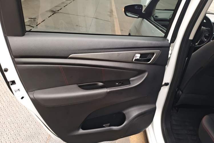 Used CHANGAN KAICHENG Oushang A600 2017 1.5L Manual Standard Edition Interior 8