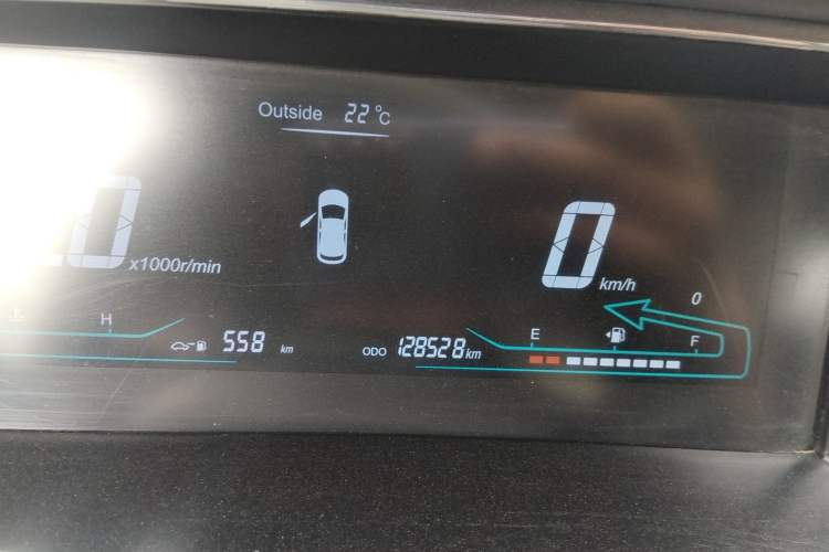 Used CHANGAN KAICHENG Oushang A600 2017 1.5L Manual Luxury Model Odometer Close Up
