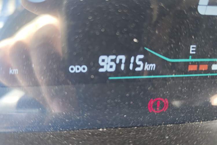 Used CHANGAN KAICHENG Oushang A600 2017 1.5L Manual Luxury Model Odometer Close Up