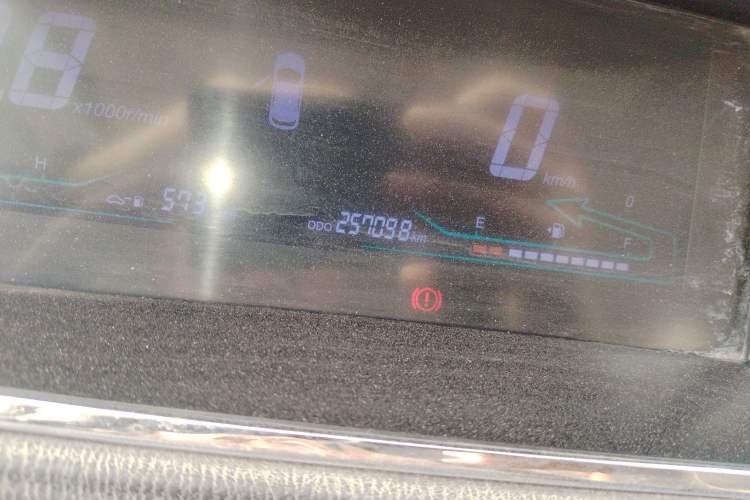 Used CHANGAN KAICHENG Oushang A600 2017 1.5L Manual Standard Edition Odometer Close Up