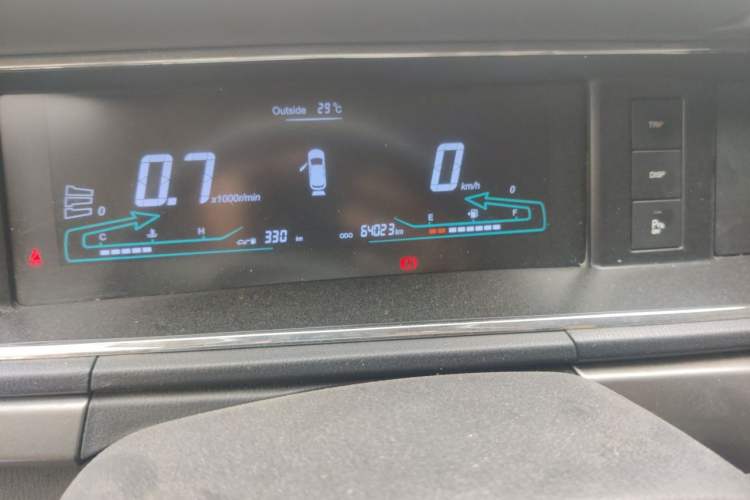 Used CHANGAN KAICHENG Oushang A600 2017 1.5L Manual Luxury Model Odometer Close Up