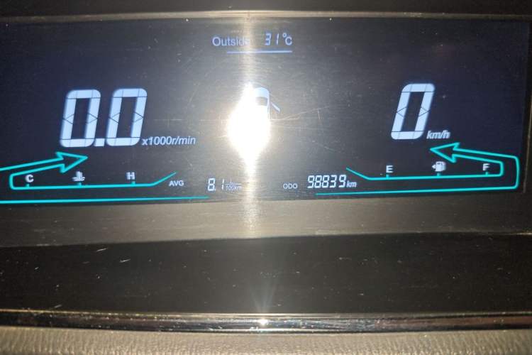 Used CHANGAN KAICHENG Oushang A600 2017 1.5L Manual Luxury Model Odometer Close Up