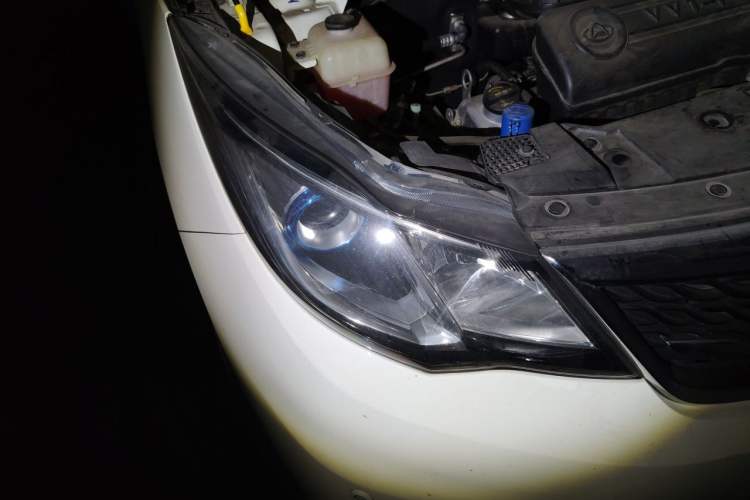Used CHANGAN KAICHENG Oushang A600 2017 1.5L Manual Luxury Model Right Front Headlight