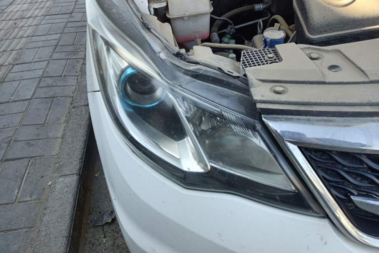 Used CHANGAN KAICHENG Oushang A600 2017 1.5L Manual Luxury Model Right Front Headlight