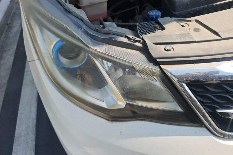 Used CHANGAN KAICHENG Oushang A600 2017 1.5L Manual Luxury Model Right Front Headlight