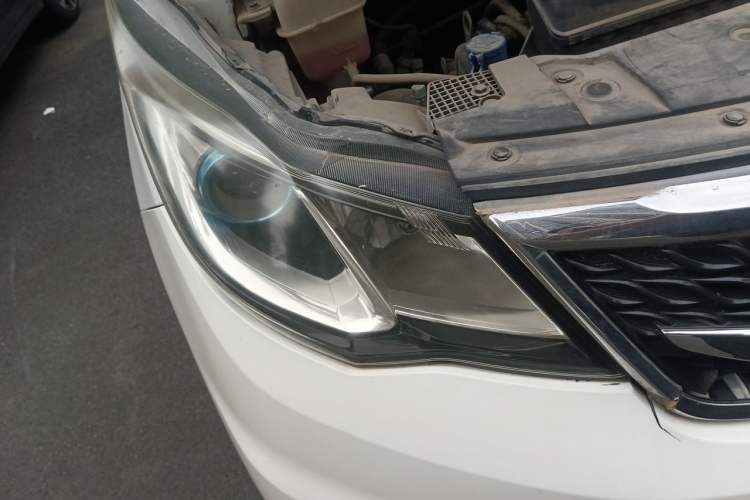 Used CHANGAN KAICHENG Oushang A600 2017 1.5L Manual Luxury Model Right Front Headlight