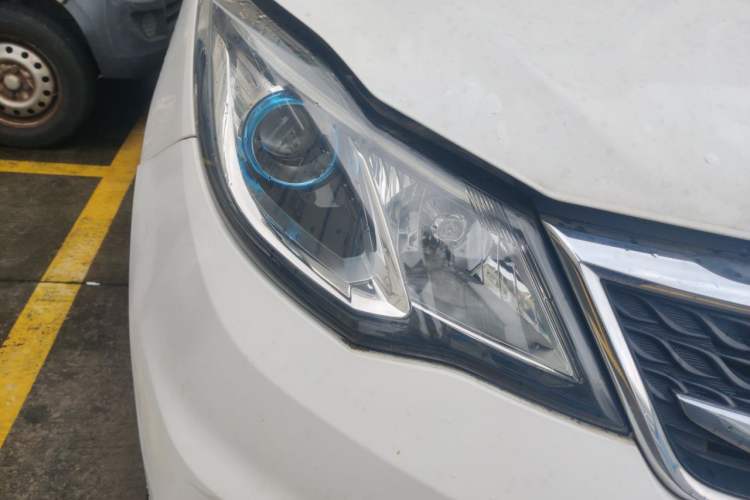 Used CHANGAN KAICHENG Oushang A600 2017 1.5L Manual Luxury Model Right Front Headlight