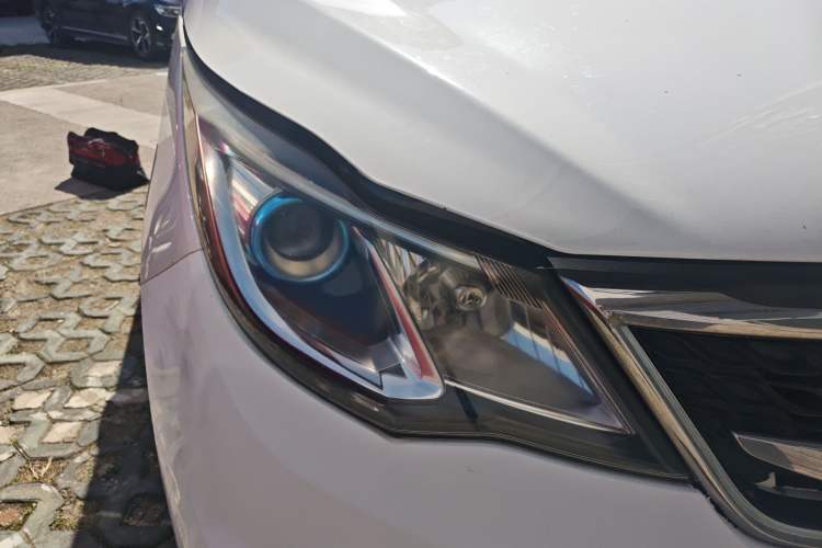 Used CHANGAN KAICHENG Oushang A600 2017 1.5L Manual Luxury Model Right Front Headlight