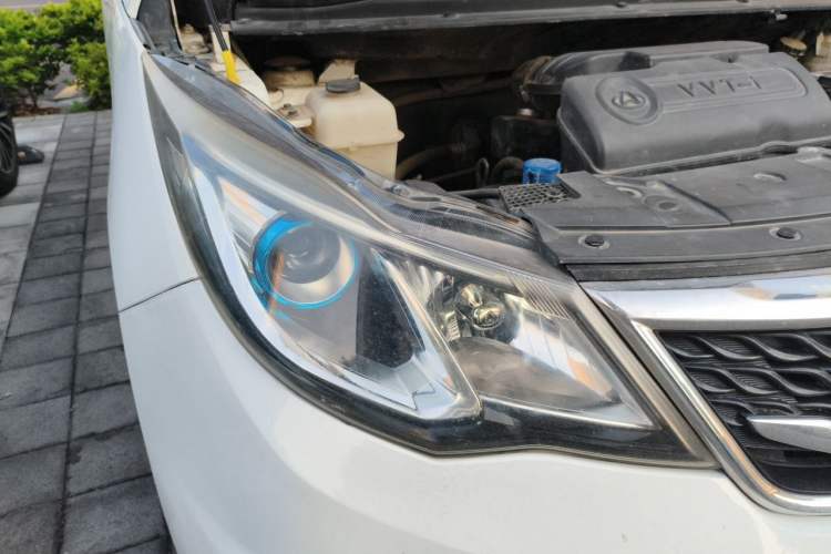 Used CHANGAN KAICHENG Oushang A600 2017 1.5L Manual Standard Edition Right Front Headlight