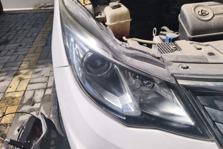 Used CHANGAN KAICHENG Oushang A600 2017 1.5L Manual Smart Connect Version Right Front Headlight