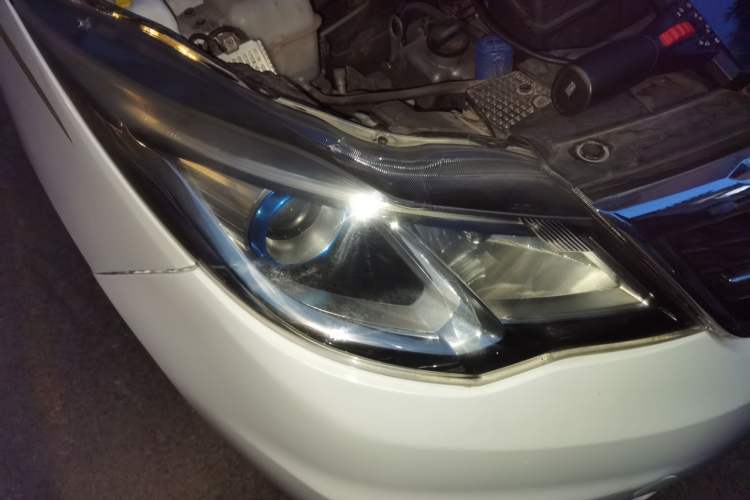 Used CHANGAN KAICHENG Oushang A600 2017 1.5L Manual Luxury Model Right Front Headlight