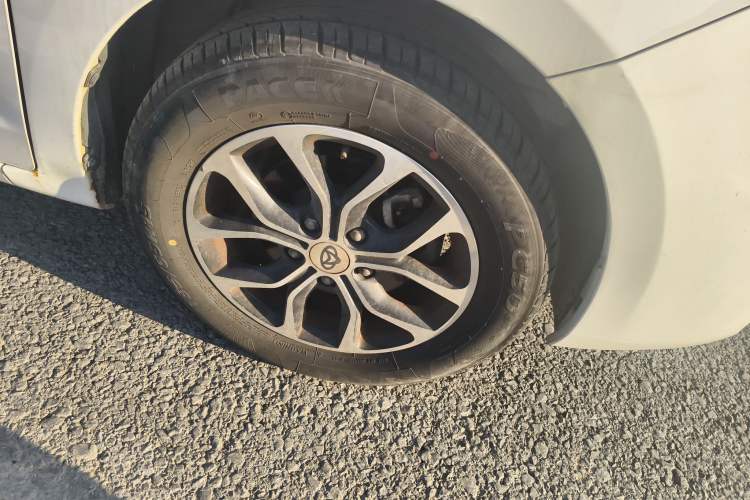 Used CHANGAN KAICHENG Oushang A600 2017 1.5L Manual Standard Edition Right Front Wheel Hub