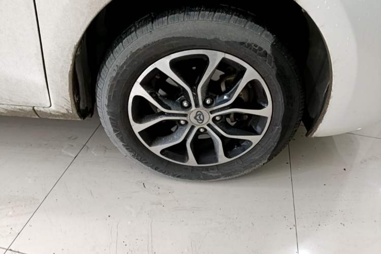 Used CHANGAN KAICHENG Oushang A600 2017 1.5L Manual Luxury Model Right Front Wheel Hub