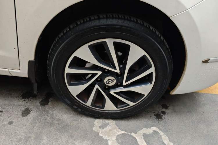 Used CHANGAN KAICHENG Oushang A600 2017 1.5L Manual Smart Connect Version Right Front Wheel Hub