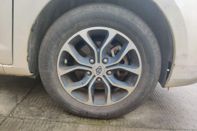 Used CHANGAN KAICHENG Oushang A600 2017 1.5L Manual Luxury Model Right Front Wheel Hub