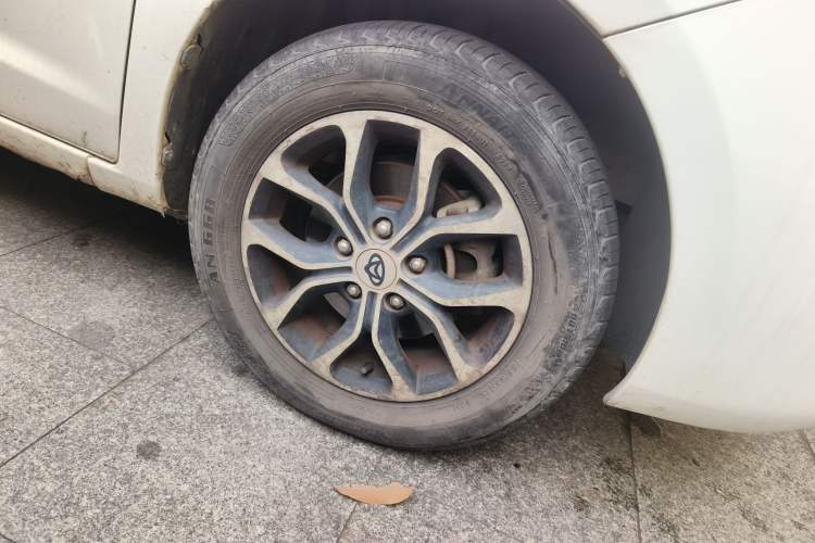 Used CHANGAN KAICHENG Oushang A600 2017 1.5L Manual Standard Edition Right Front Wheel Hub