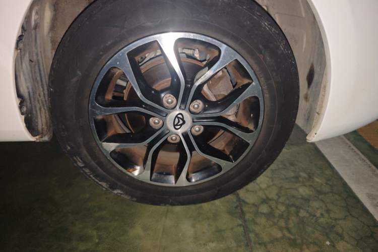 Used CHANGAN KAICHENG Oushang A600 2017 1.5L Manual Luxury Model Right Front Wheel Hub